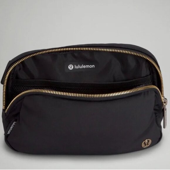 Everywhere Belt Bag 1L *Velour - Black / Gold - Picture 12 of 12